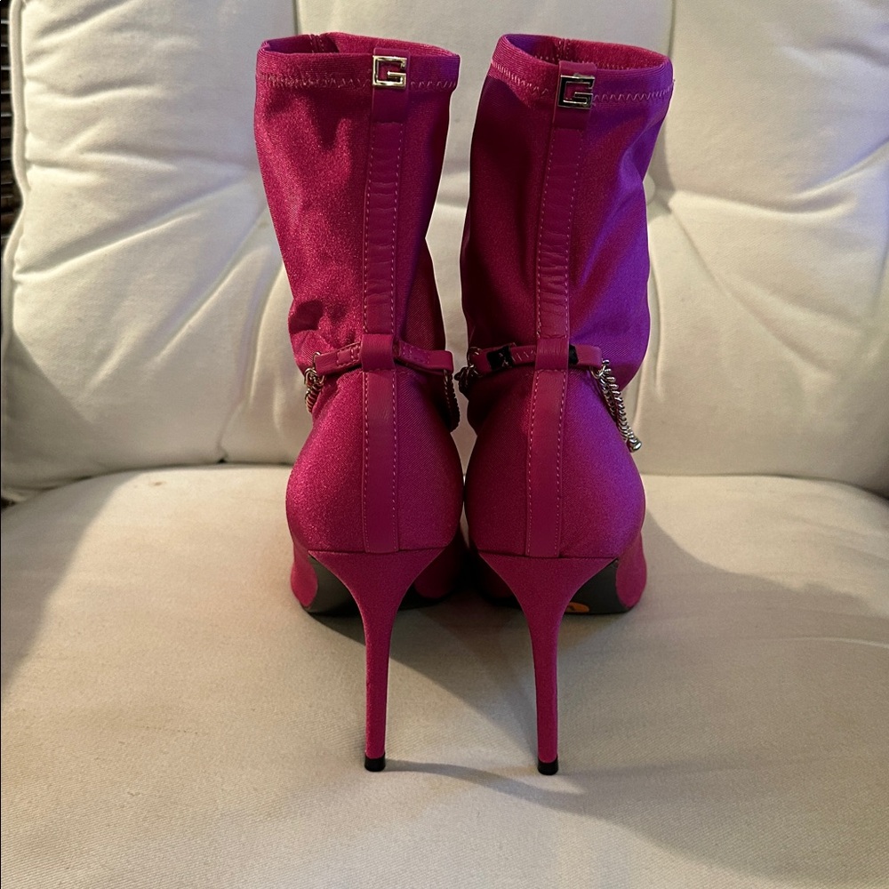 NWT Elegant “Guess” Pink Chain-Embellished Women's Boots - Picture 2 of 4